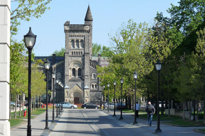 تحصیل در دانشگاه تورنتو ، کانادا